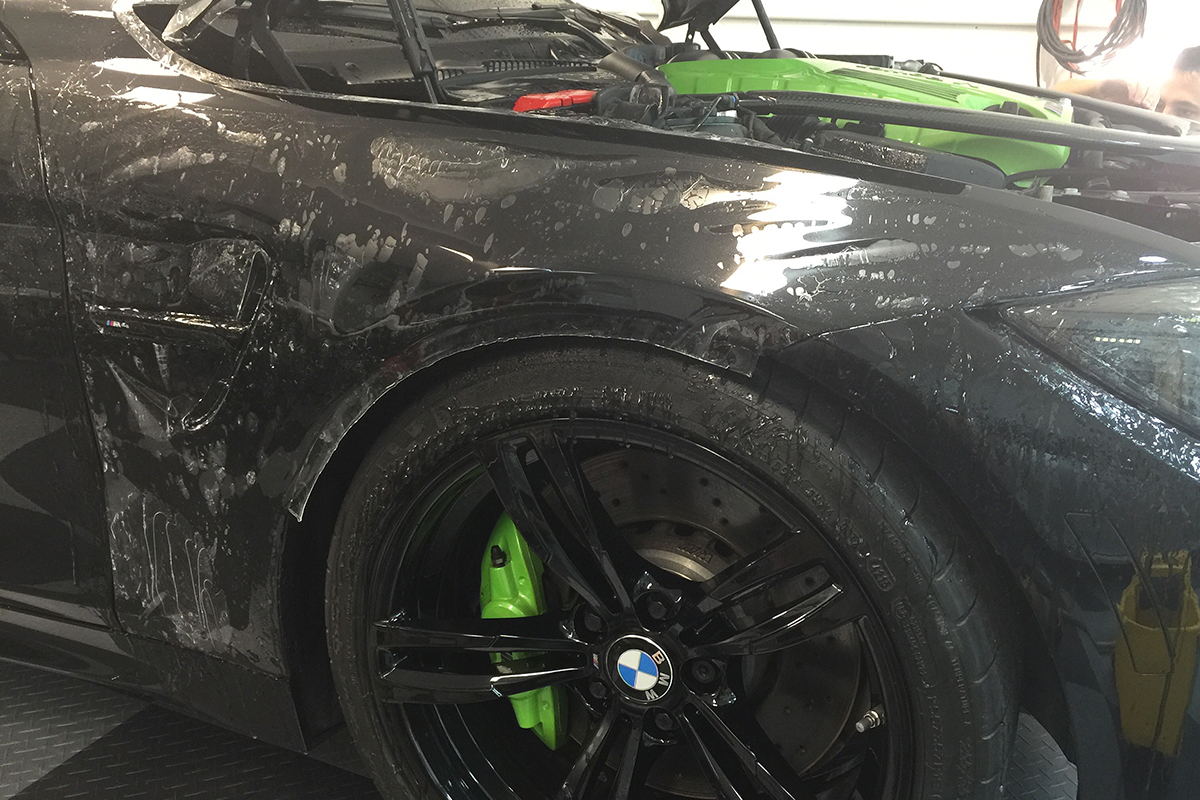 Black-2016-BMW-M4-fender-invisible-protection-XPEL