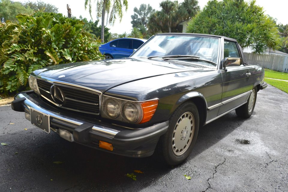 Grey Mercedes Benz 560SL