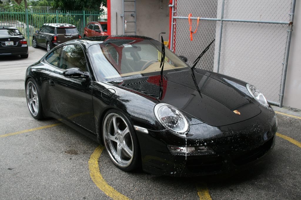 Black Porsche 996 Carrera